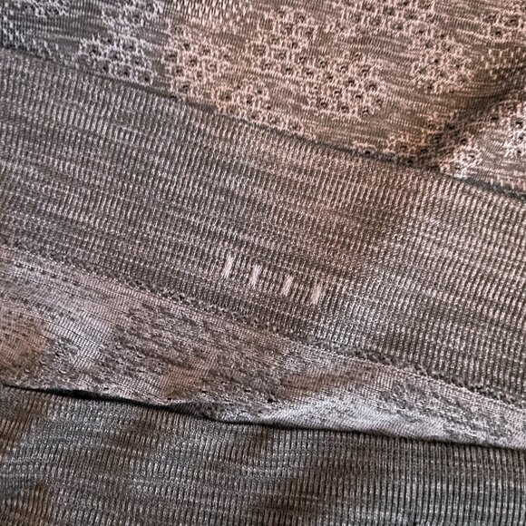 Lululemon Women 6 Black Gray Breeze By Muscle Tank Camo Perforated Athleisure - Picture 9 of 9